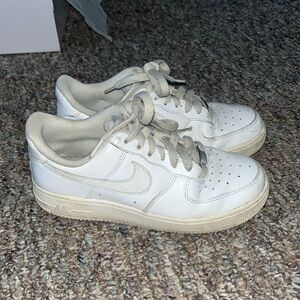 Air Force 1s, Women’s 7. (Used)